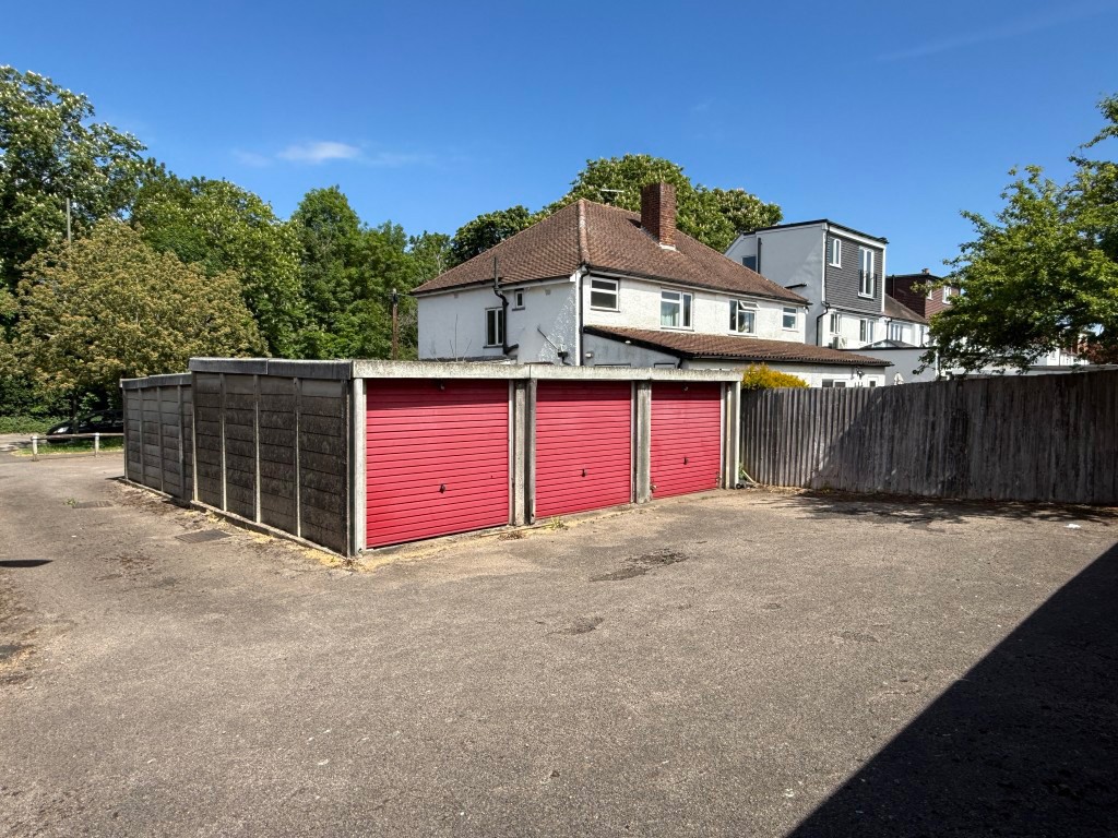 Lot: 9 - A COMPOUND OF TEN GARAGES WITH POTENTIAL - Middle three garages out of ten garages